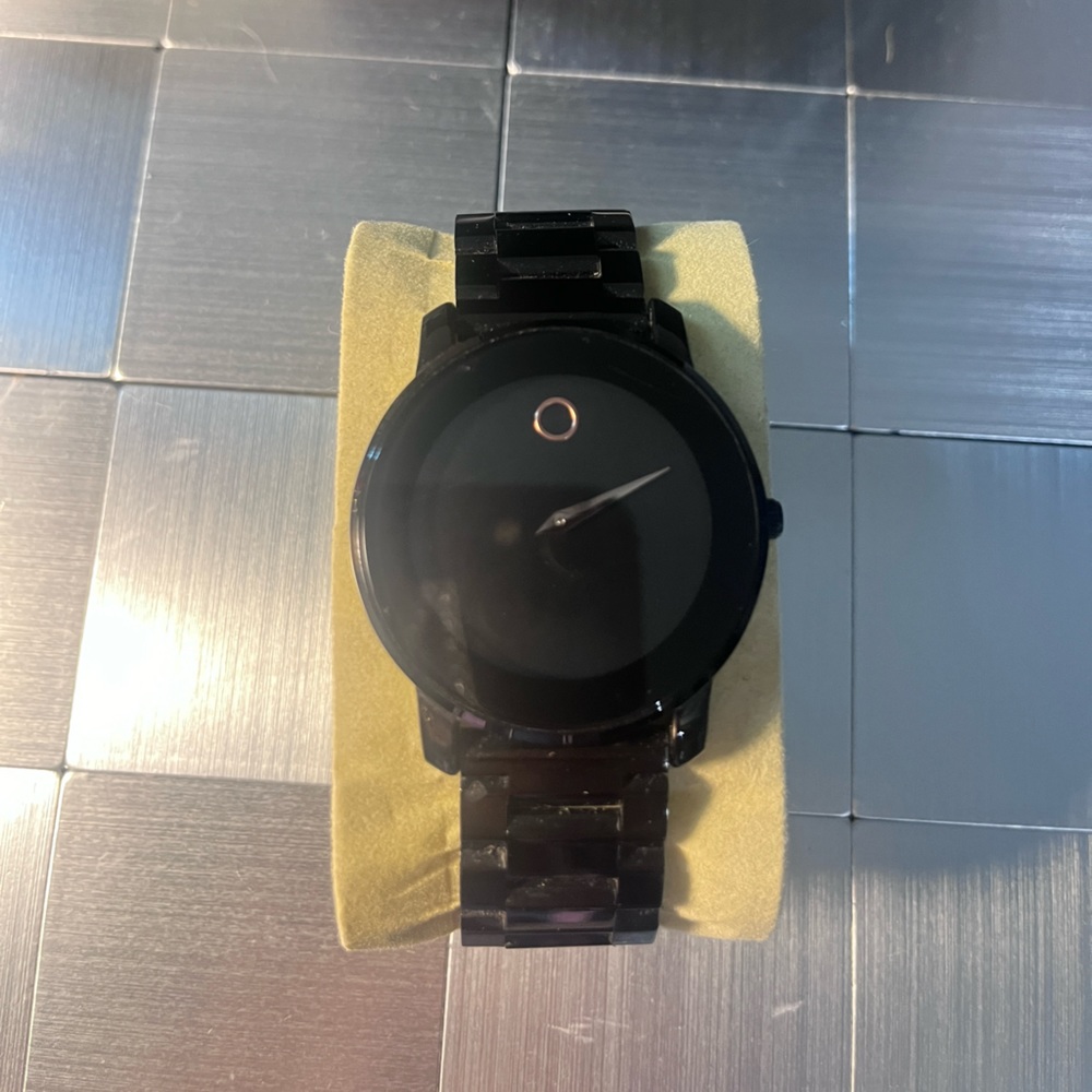Movado replica beautiful. Barely worn, I get tons of compliments on this watch.
